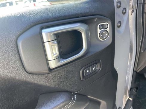 Used 2020 Jeep Gladiator Overland image 18