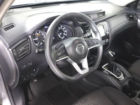 Used 2018 Nissan Rogue S image 9
