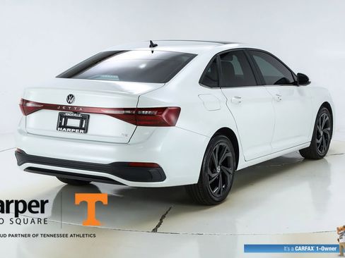 Used 2025 Volkswagen Jetta SE w/ Sunroof Package image 9