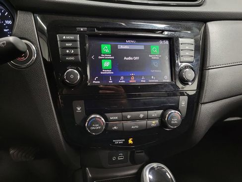 Used 2018 Nissan Rogue SV w/ Premium Package AWD/4WD image 16