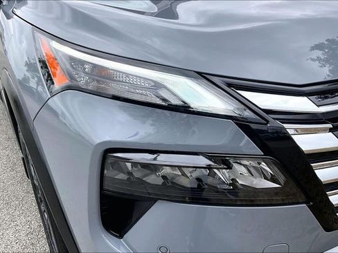 Certified 2025 Nissan Rogue SL w/ Tech Package image 32