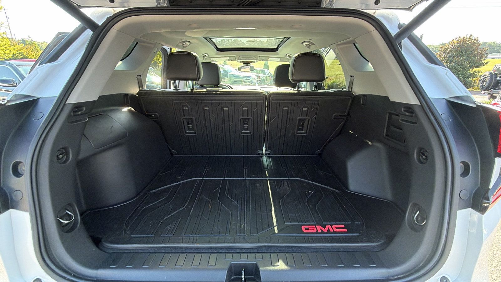 Used 2022 GMC Terrain SLT w/ Infotainment Package II AWD/4WD image 13