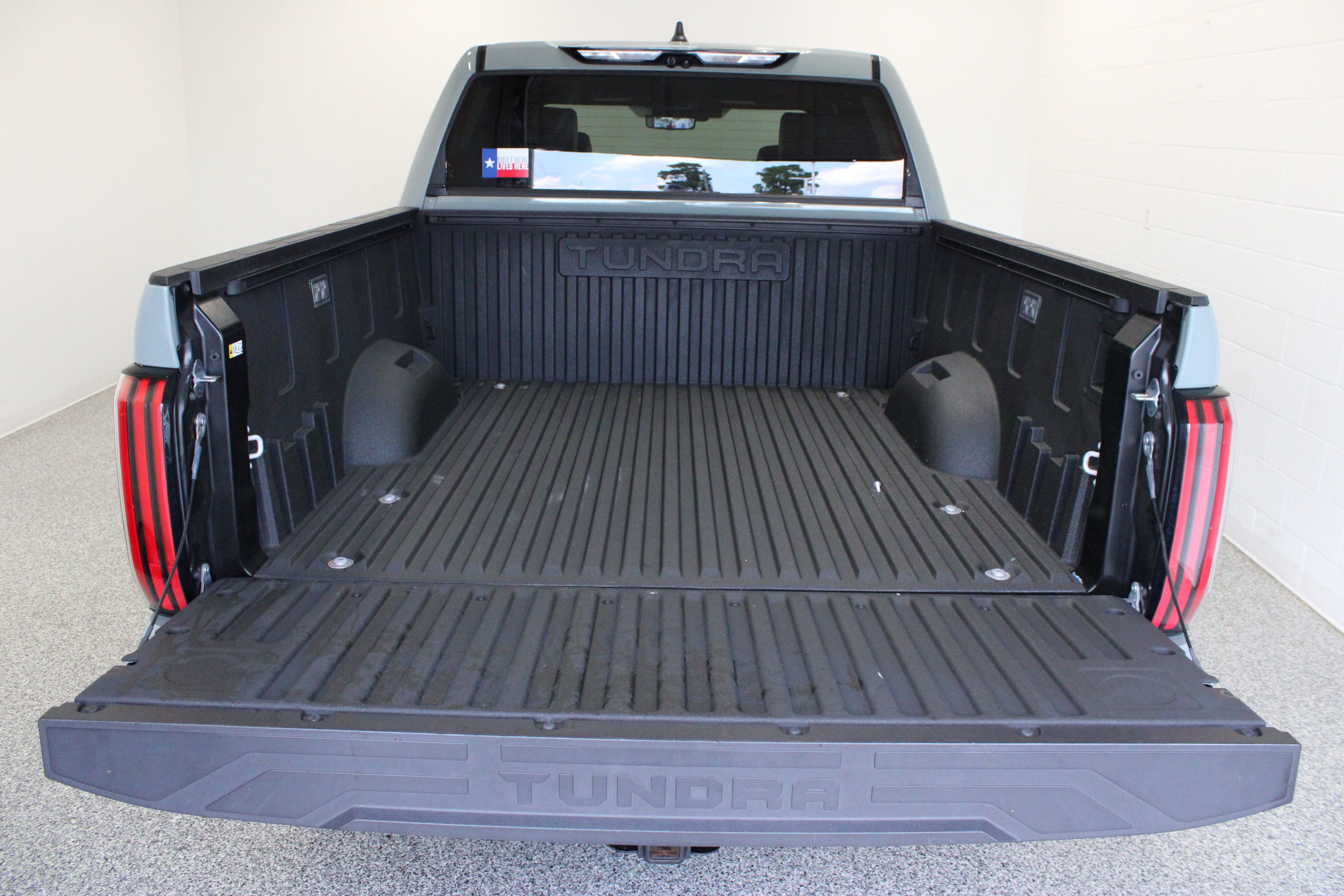 Used 2025 Toyota Tundra Limited AWD/4WD image 9