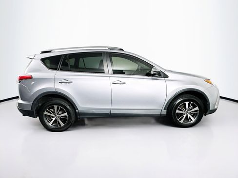Used 2018 Toyota RAV4 XLE image 10