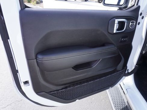 Used 2023 Jeep Wrangler Unlimited Sahara image 15