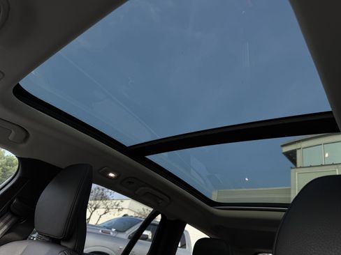 Used 2025 Volvo V60 B5 Cross Country Plus image 11