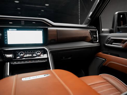 Used 2024 GMC Sierra 2500 Denali Ultimate w/ LPO, GMC Protection Package image 40