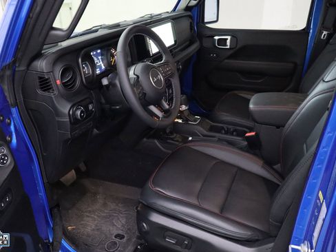 Used 2025 Jeep Wrangler Unlimited Rubicon image 24