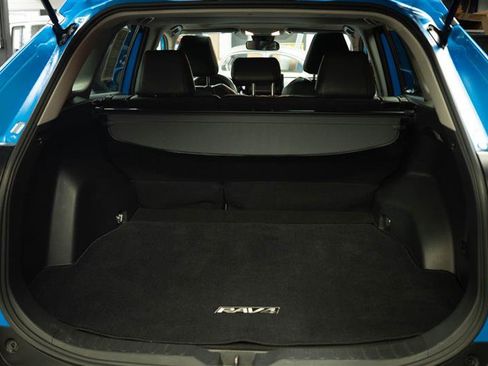 Used 2019 Toyota RAV4 XLE w/ Carpet Mat Package FWD image 6