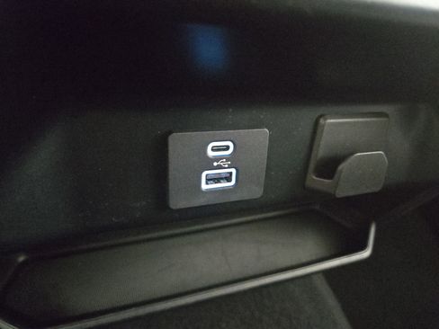 Used 2023 Ford F150 XLT image 25