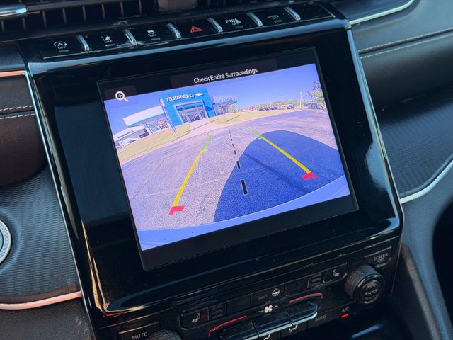 Used 2025 Jeep Grand Cherokee Altitude RWD image 21