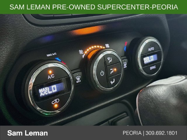 Used 2016 Jeep Renegade Limited FWD image 16