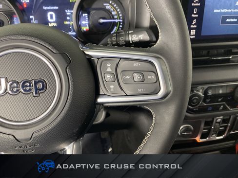 Used 2025 Jeep Wrangler Unlimited Sahara w/ Safety Group AWD/4WD image 24