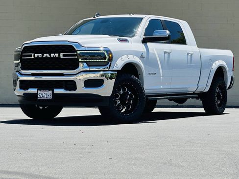 Used 2022 RAM 2500 Big Horn AWD/4WD image 3