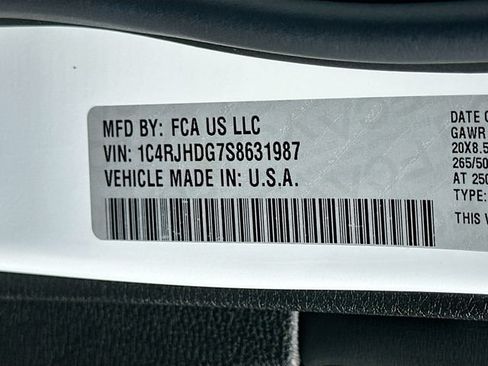 Used 2025 Jeep Grand Cherokee Overland AWD/4WD image 33