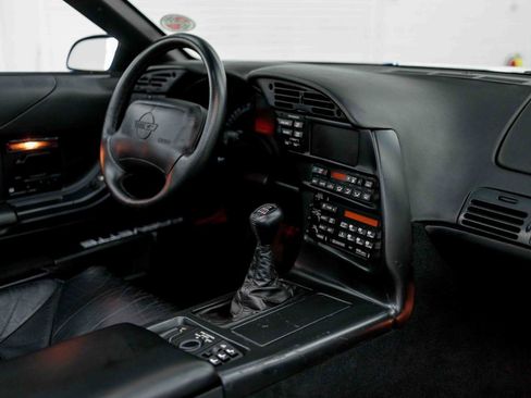 Used 1996 Chevrolet Corvette Convertible RWD image 62