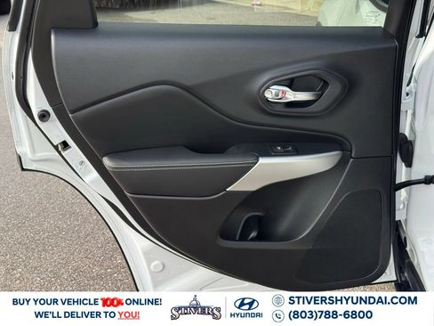 Used 2022 Jeep Cherokee Latitude w/ Sun & Sound Group AWD/4WD image 21