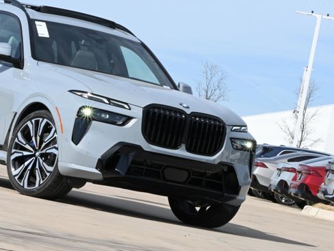 New 2026 BMW X7 xDrive40i image 3