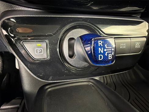 Used 2022 Toyota Prius LE image 30