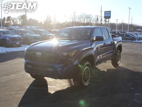 Used 2024 Toyota Tacoma TRD Off-Road image 8