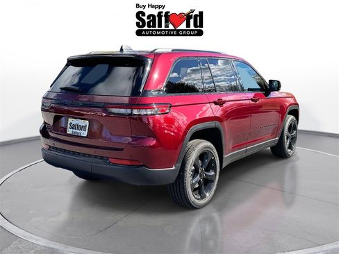 New 2025 Jeep Grand Cherokee Altitude image 9