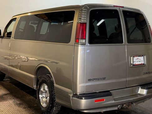 Used 2002 Chevrolet Express 1500 LT RWD image 2