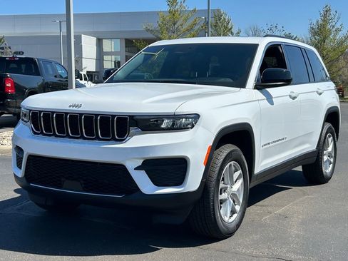 New 2025 Jeep Grand Cherokee Laredo X w/ Luxury Tech Group I image 3