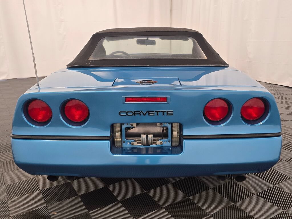 Used 1988 Chevrolet Corvette Convertible RWD image 4