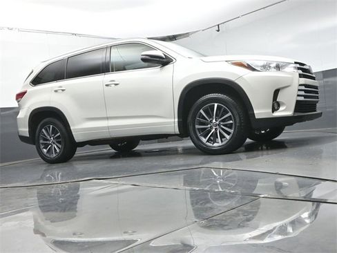 Used 2017 Toyota Highlander XLE image 44