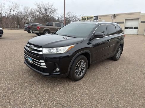 Used 2019 Toyota Highlander XLE w/ Protection Package #3 image 1