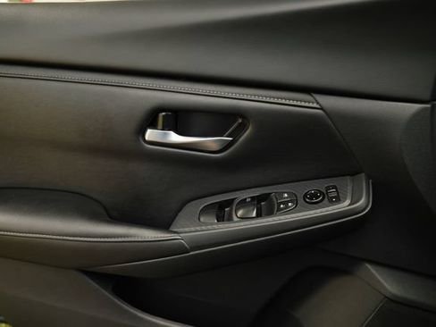 Used 2025 Nissan Sentra SV FWD image 15