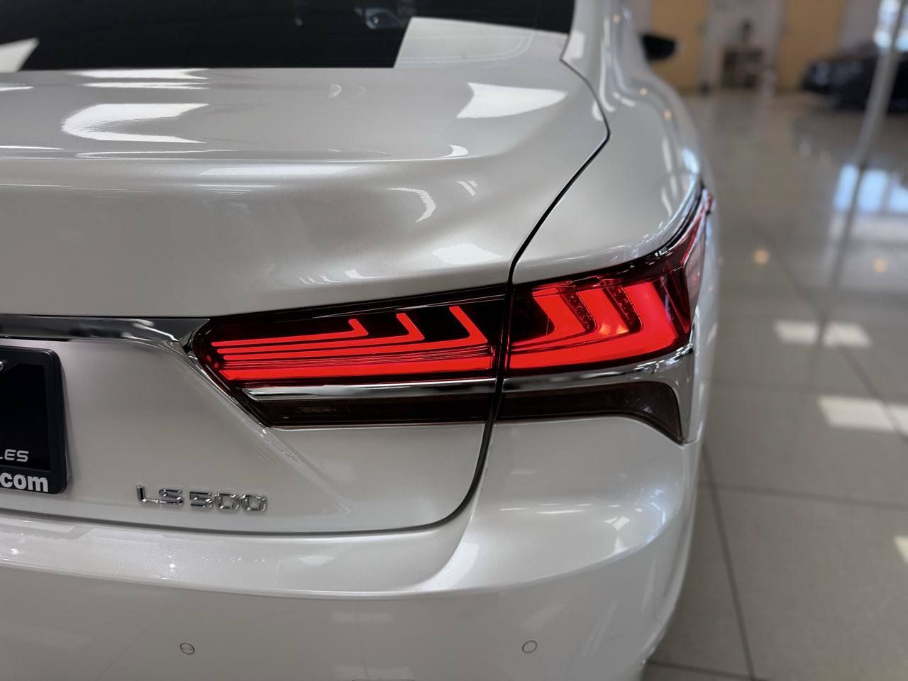 Used 2018 Lexus LS 500 w/ Accessory Package (Z2) RWD image 33