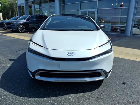 Used 2023 Toyota Prius Prime Premium FWD image 2