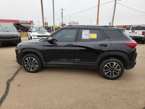 Used 2025 Chevrolet TrailBlazer LT image 2