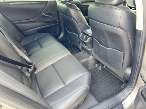 Used 2020 Lexus ES 300h w/ Accessory Package FWD image 30