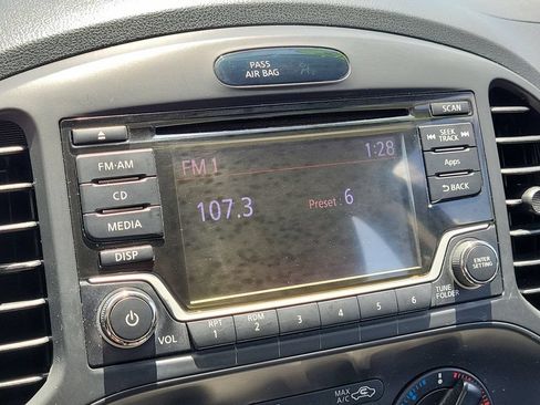 Used 2015 Nissan Juke S FWD image 20