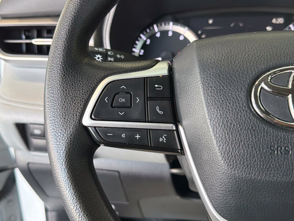 Used 2023 Toyota Highlander L FWD image 24