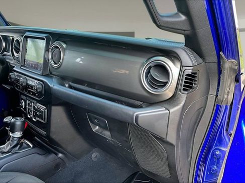 Used 2020 Jeep Wrangler Unlimited Sahara AWD/4WD image 16
