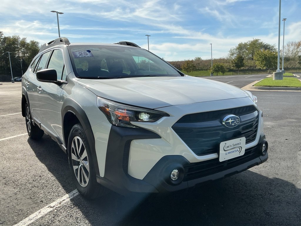 Used 2025 Subaru Outback AWD/4WD image 13