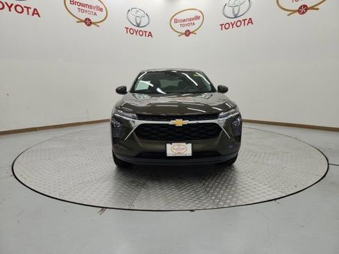 Used 2024 Chevrolet Trax LS w/ LS Convenience Package FWD image 4