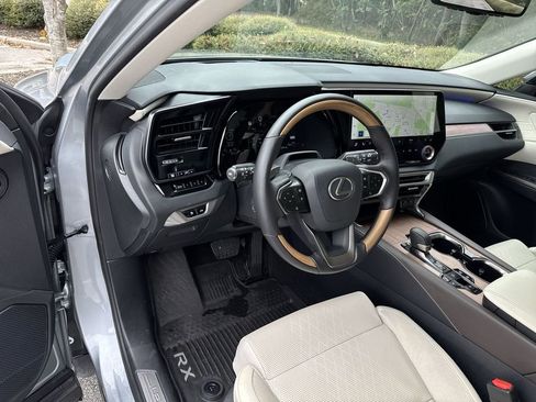 Used 2025 Lexus RX 450h AWD w/ Luxury Package image 12