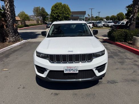 Certified 2023 Jeep Grand Cherokee Laredo RWD image 3