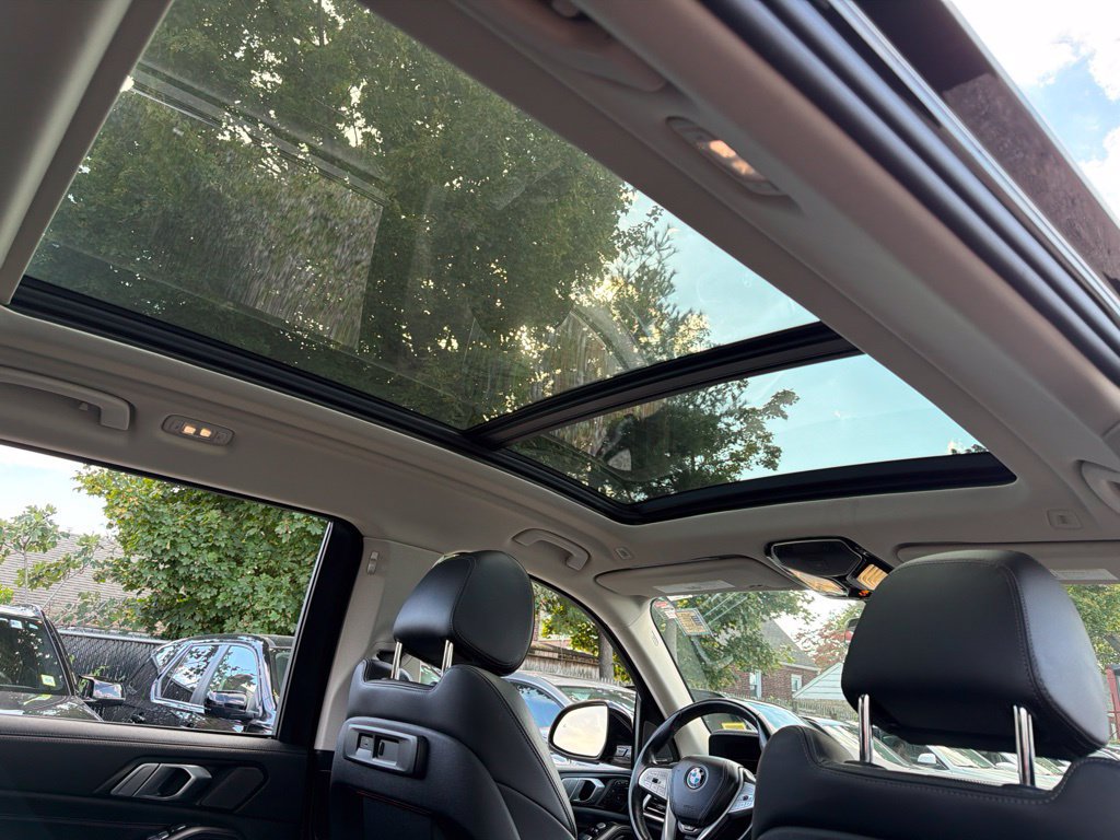Used 2022 BMW X7 xDrive40i w/ Premium Package AWD/4WD image 22
