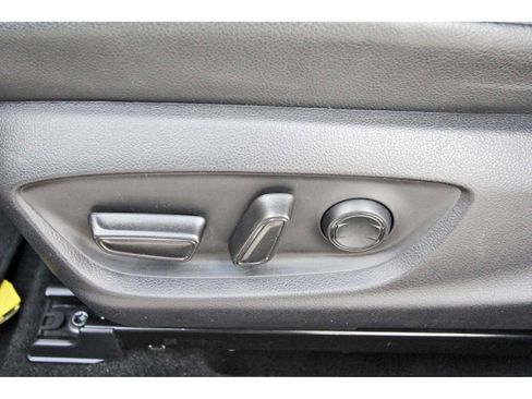 Used 2022 Toyota Camry SE image 25