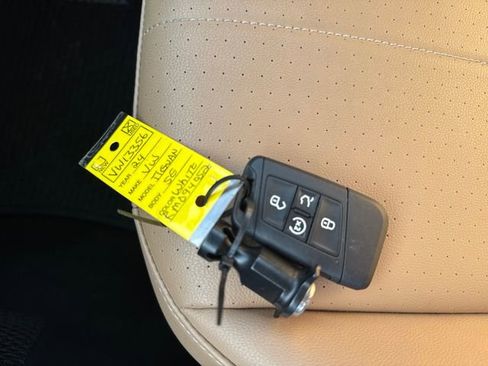 Certified 2024 Volkswagen Tiguan SE w/ Panoramic Sunroof Package image 36