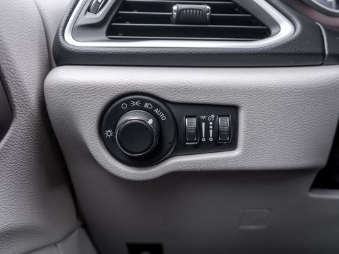 Used 2023 Chrysler Voyager LX FWD image 22
