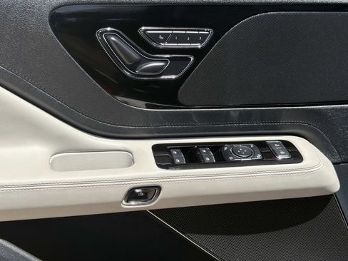 Certified 2025 Lincoln Aviator 2WD image 21