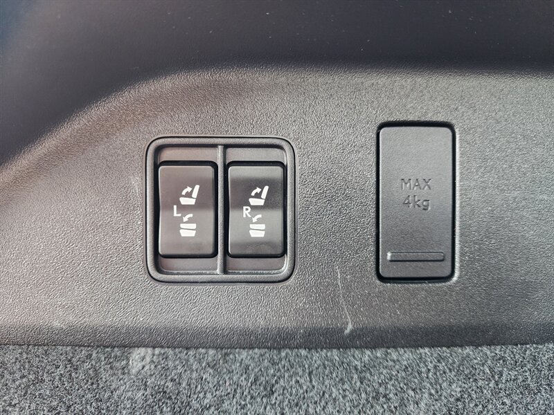 Used 2021 Lexus RX 450hL AWD w/ Premium Package image 16