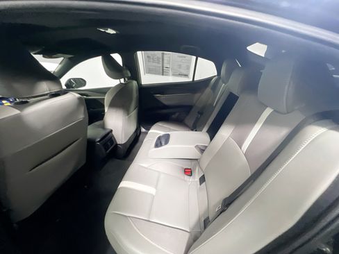 Used 2025 Toyota Camry SE w/ Convenience Package FWD image 29