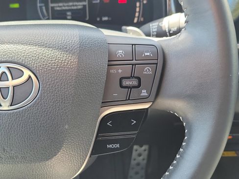 Used 2025 Toyota Camry SE image 29